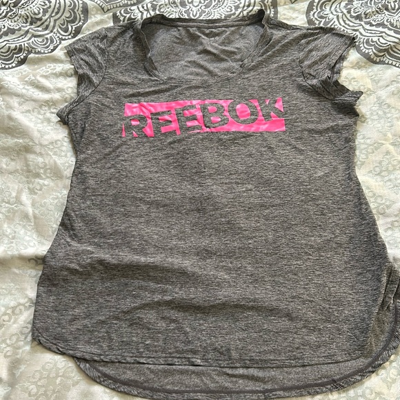 Women’s Reebok Active Shirt Size L Short Sleeved - Picture 1 of 3